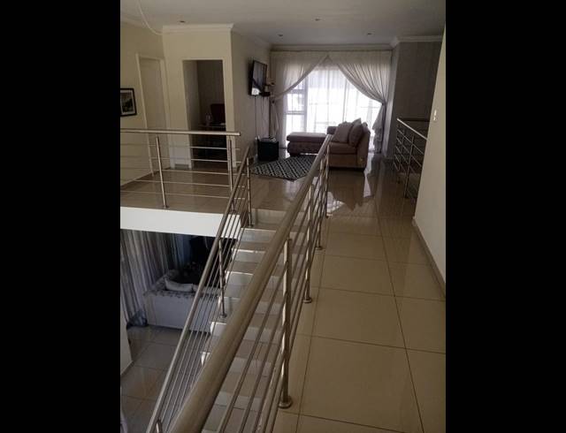 4 BEDROOM CLUSTER FOR SALE IN STRUBENSVALLEI